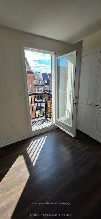 27, Shiff, Heart Lake East, Brampton