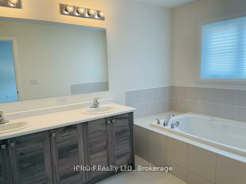 35, Brixham Lane, Northwest Brampton, Brampton