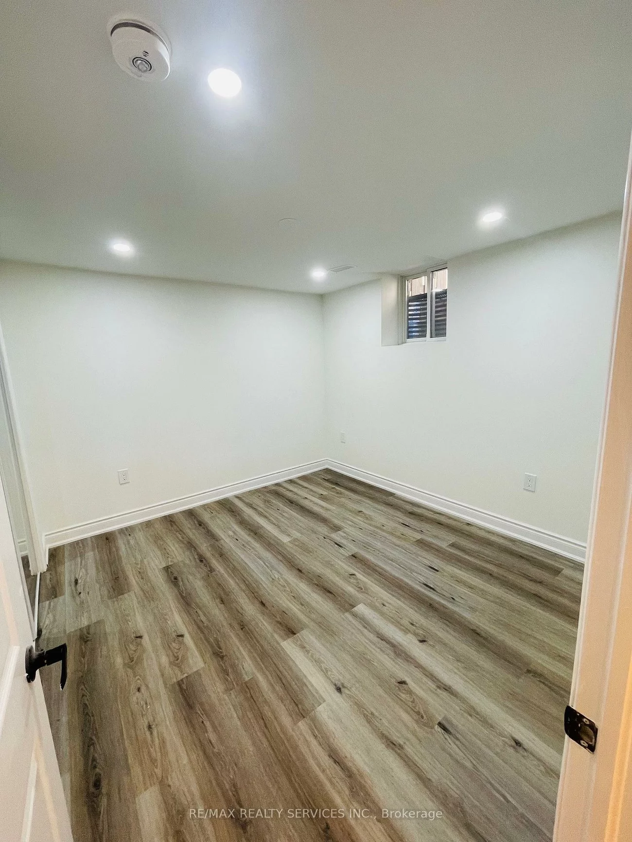 14, Niles, Westgate, Brampton