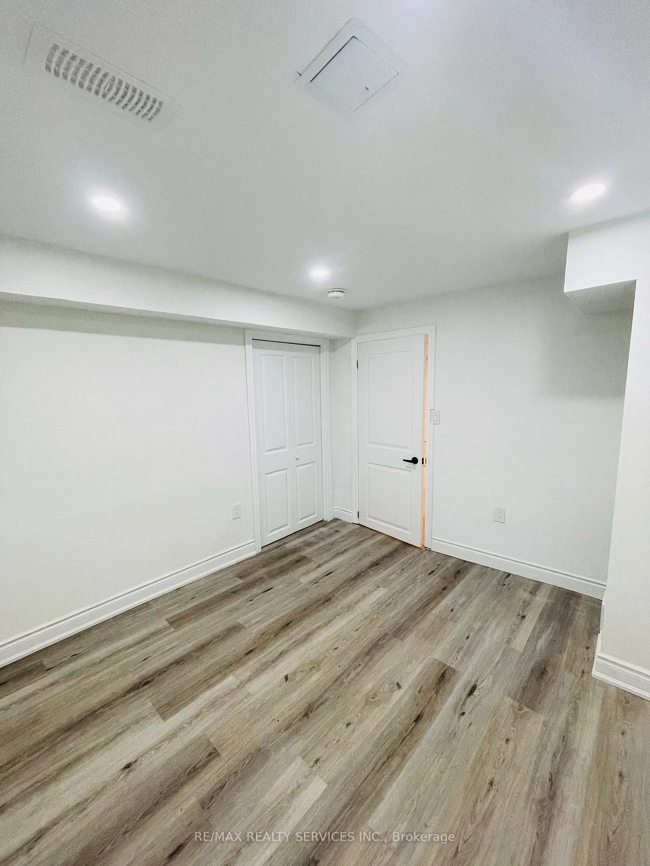 14, Niles, Westgate, Brampton