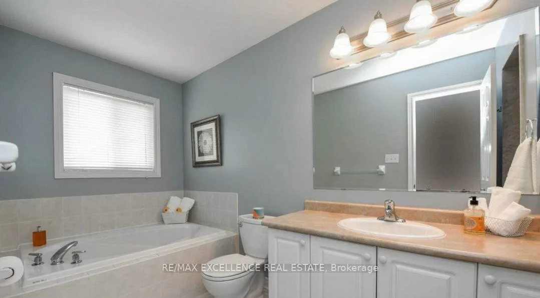 17, Fallstar, Fletcher's Meadow, Brampton