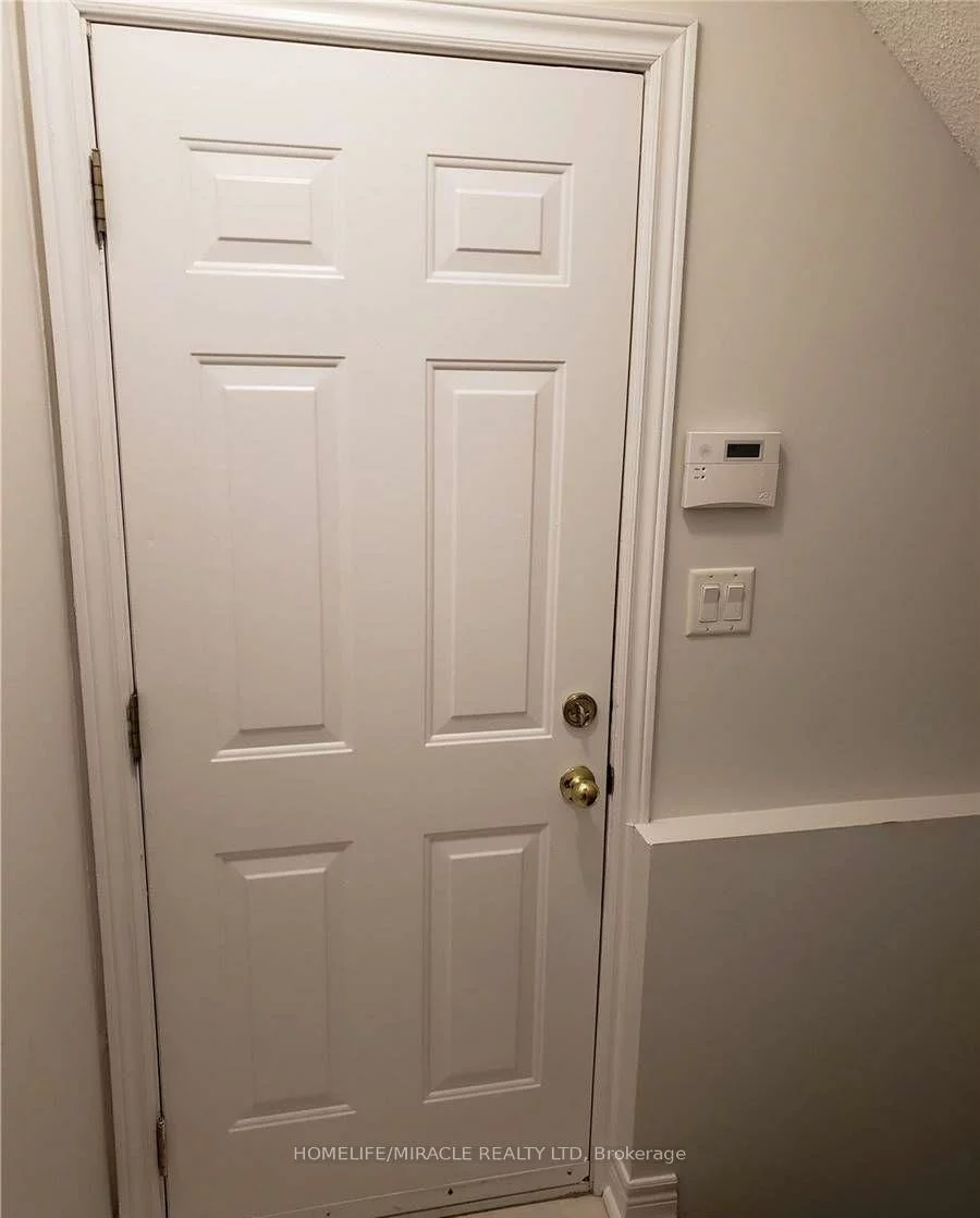 6, Sweet Briar, Snelgrove, Brampton