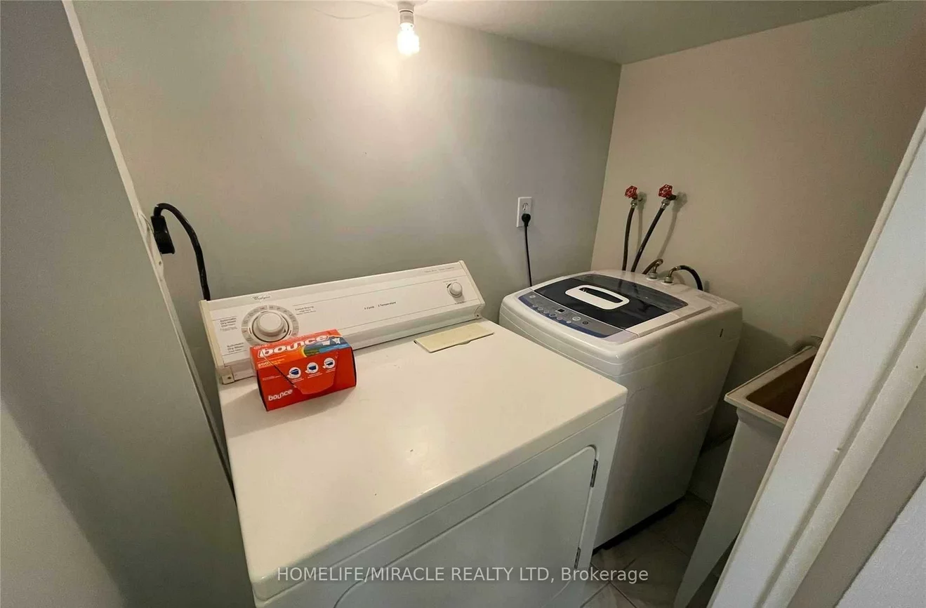 6, Sweet Briar, Snelgrove, Brampton