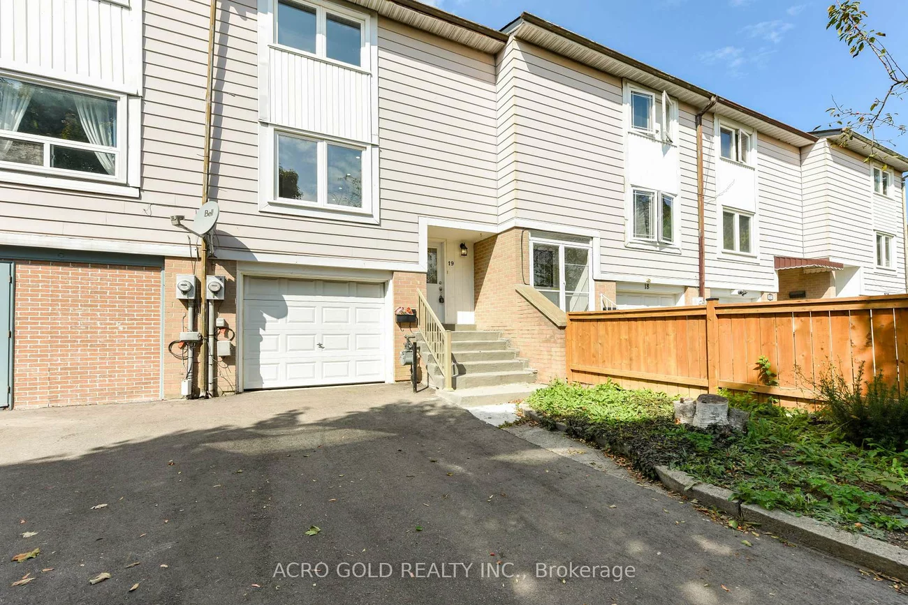19, Hoskins, Central Park, Brampton