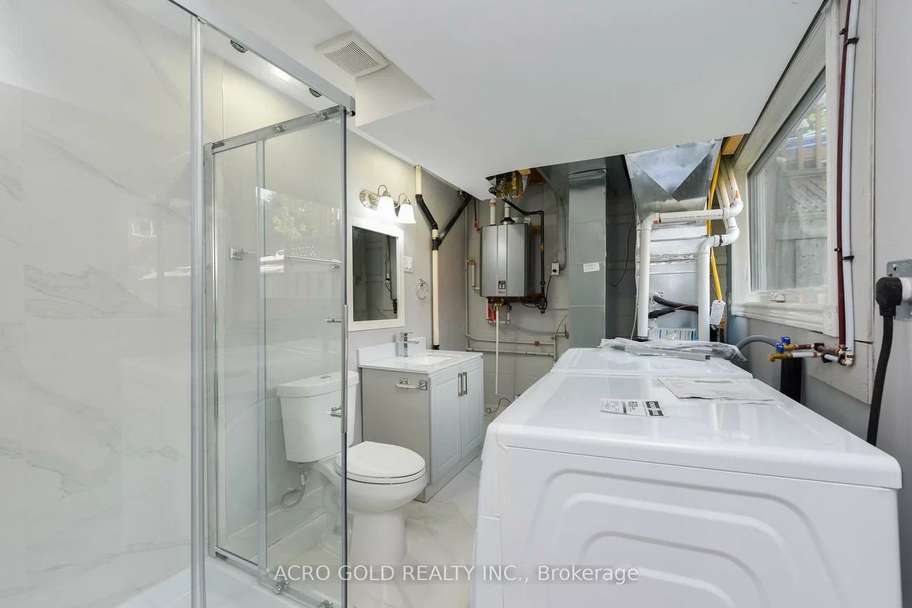 19, Hoskins, Central Park, Brampton