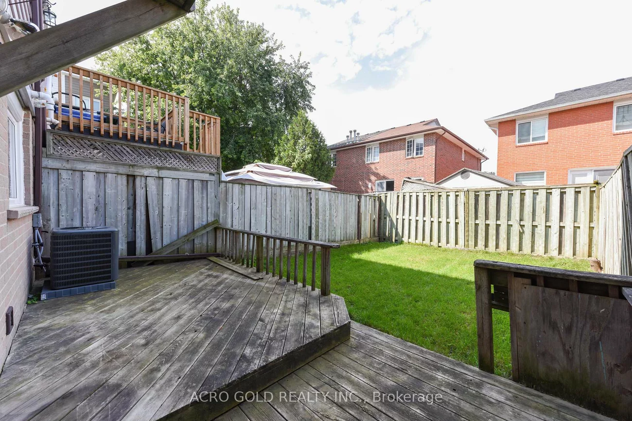 19, Hoskins, Central Park, Brampton