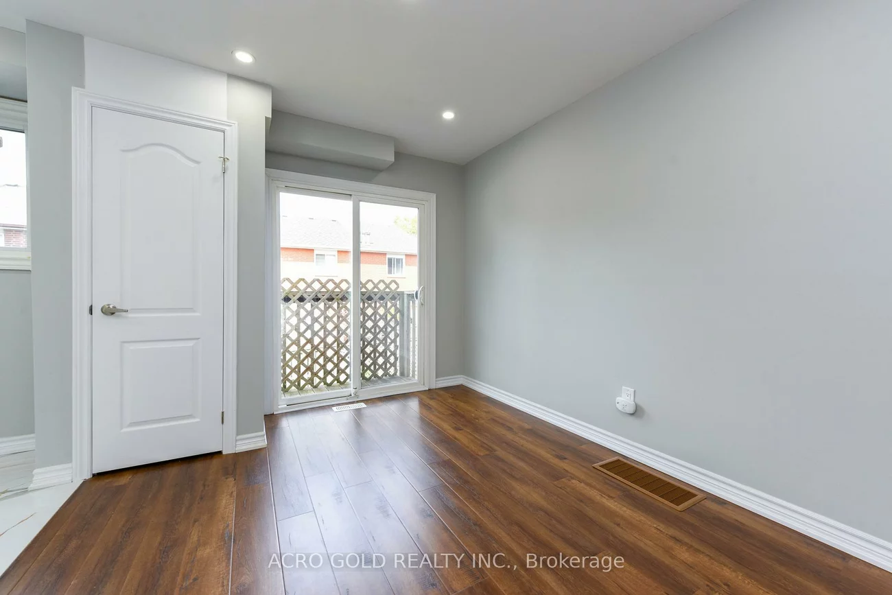 19, Hoskins, Central Park, Brampton