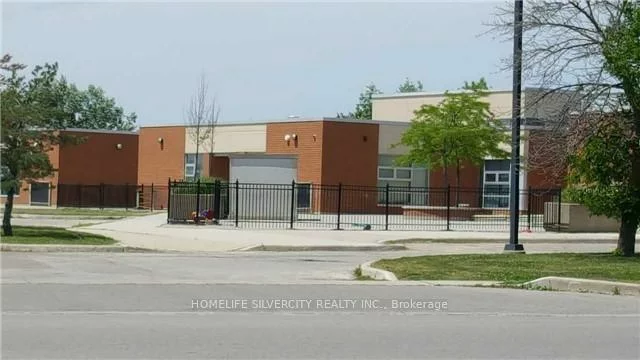 23, Claypine, Brampton North, Brampton