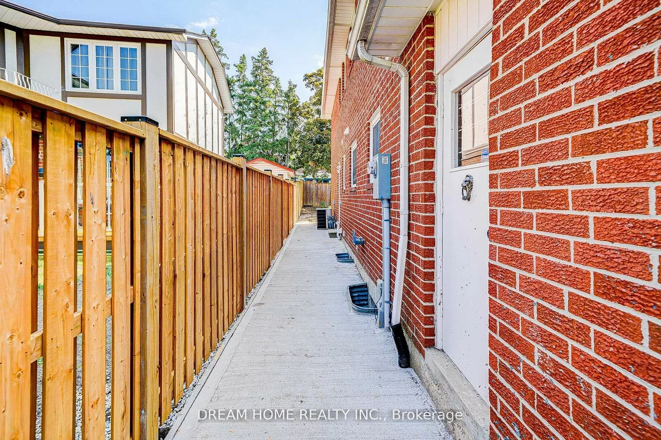23, Manorcrest, Central Park, Brampton