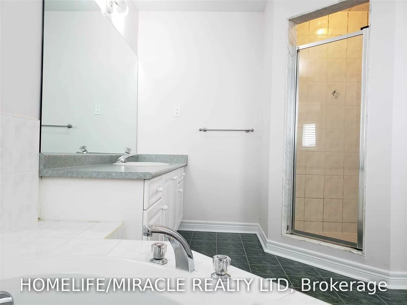 6, Sweet Briar, Snelgrove, Brampton