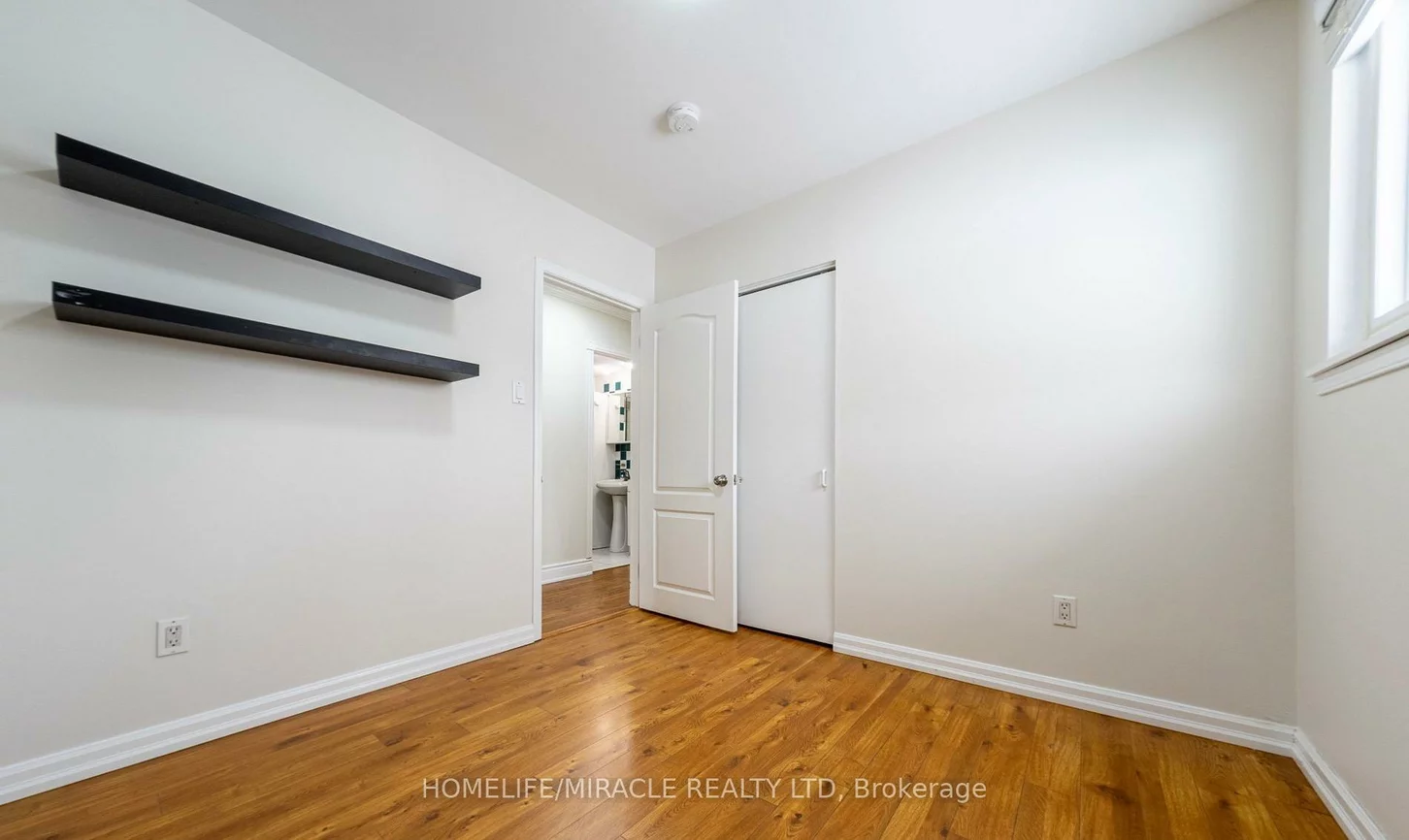60, Centre, Brampton East, Brampton