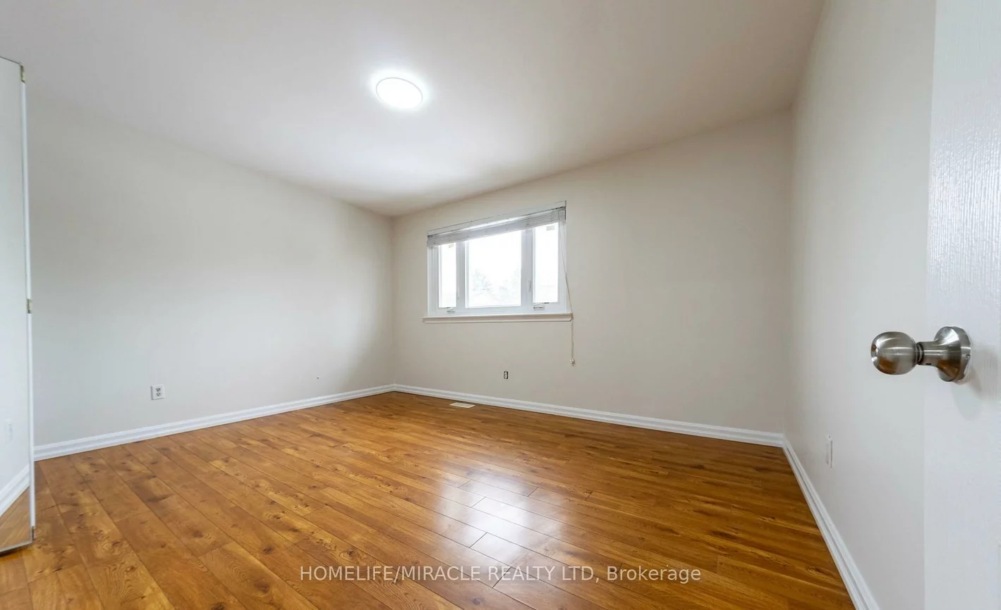 60, Centre, Brampton East, Brampton