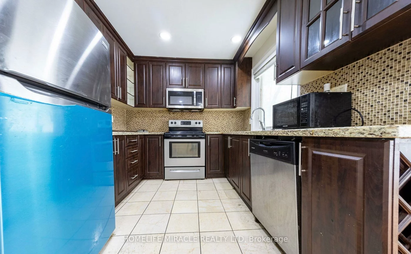 60, Centre, Brampton East, Brampton