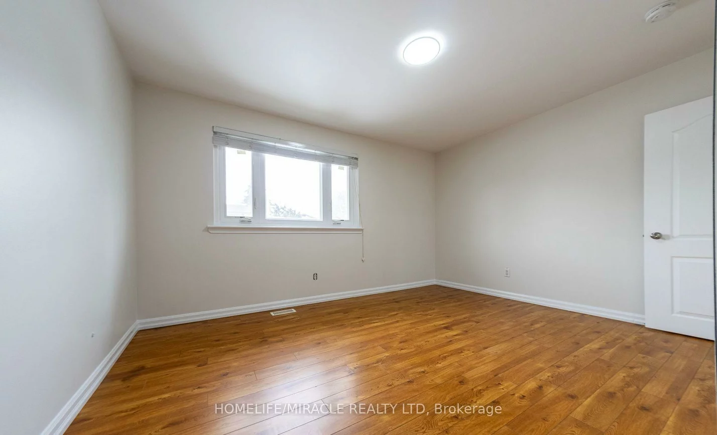 60, Centre, Brampton East, Brampton
