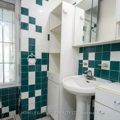 60, Centre, Brampton East, Brampton