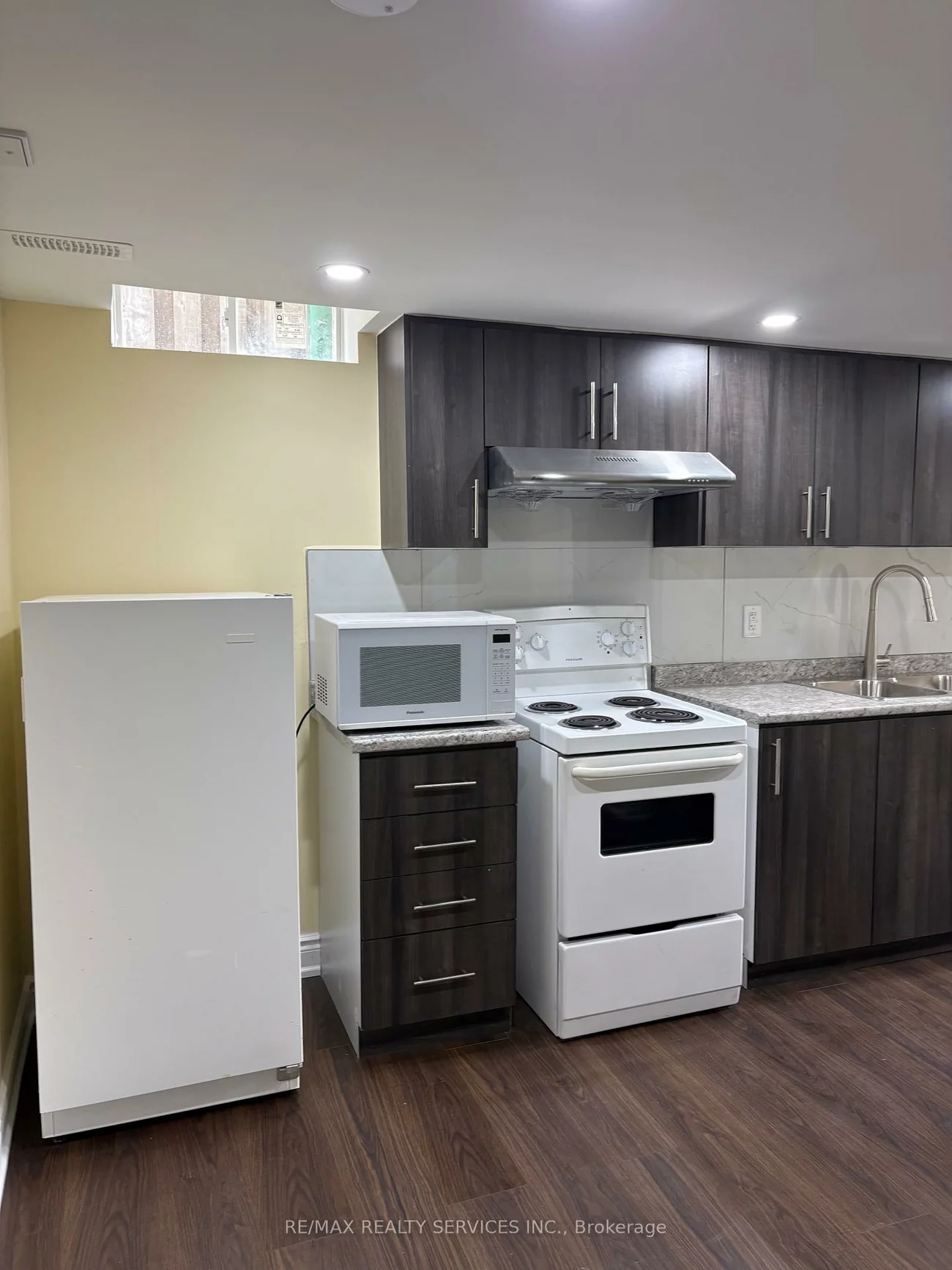 60, Newbridge, Westgate, Brampton