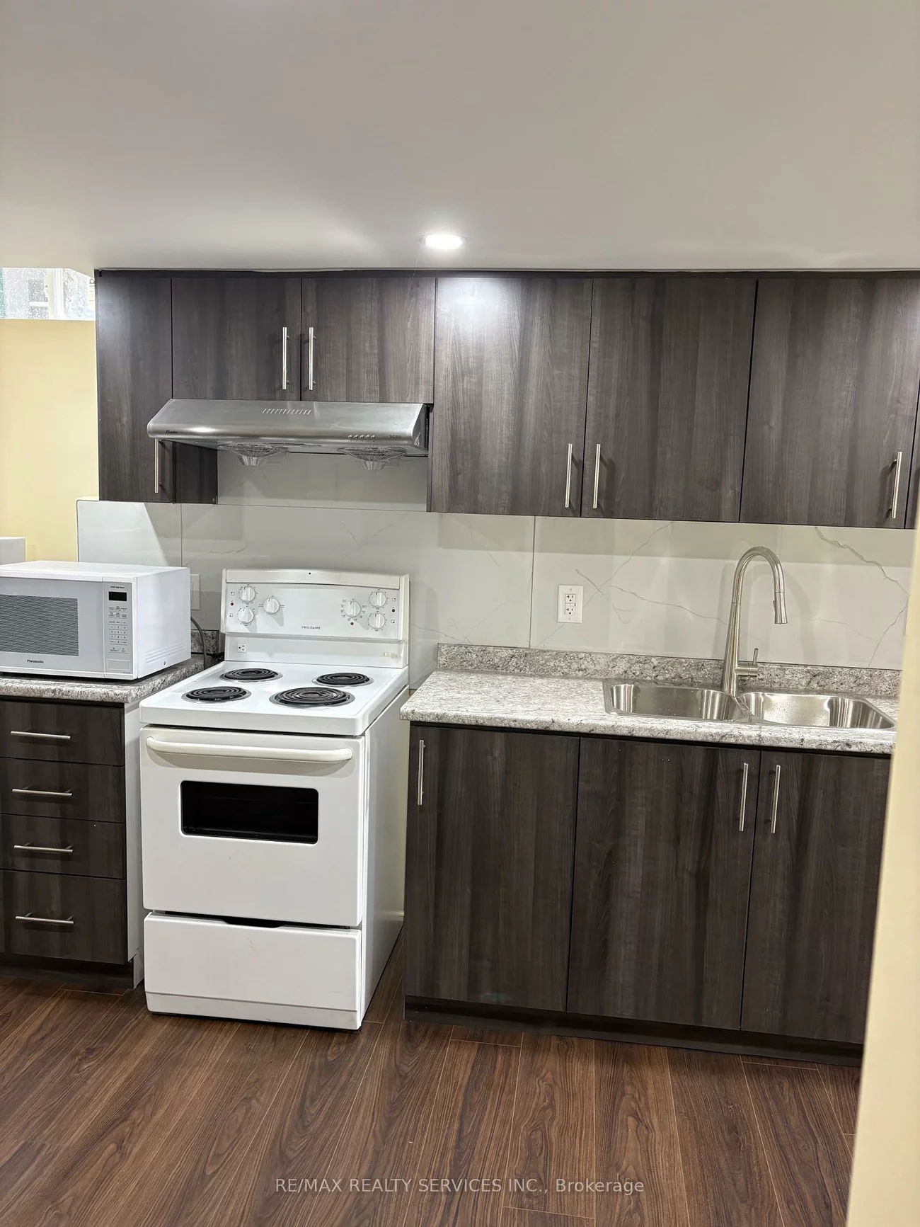 60, Newbridge, Westgate, Brampton