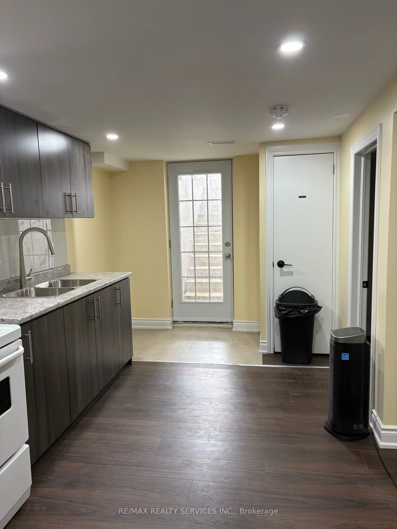 60, Newbridge, Westgate, Brampton