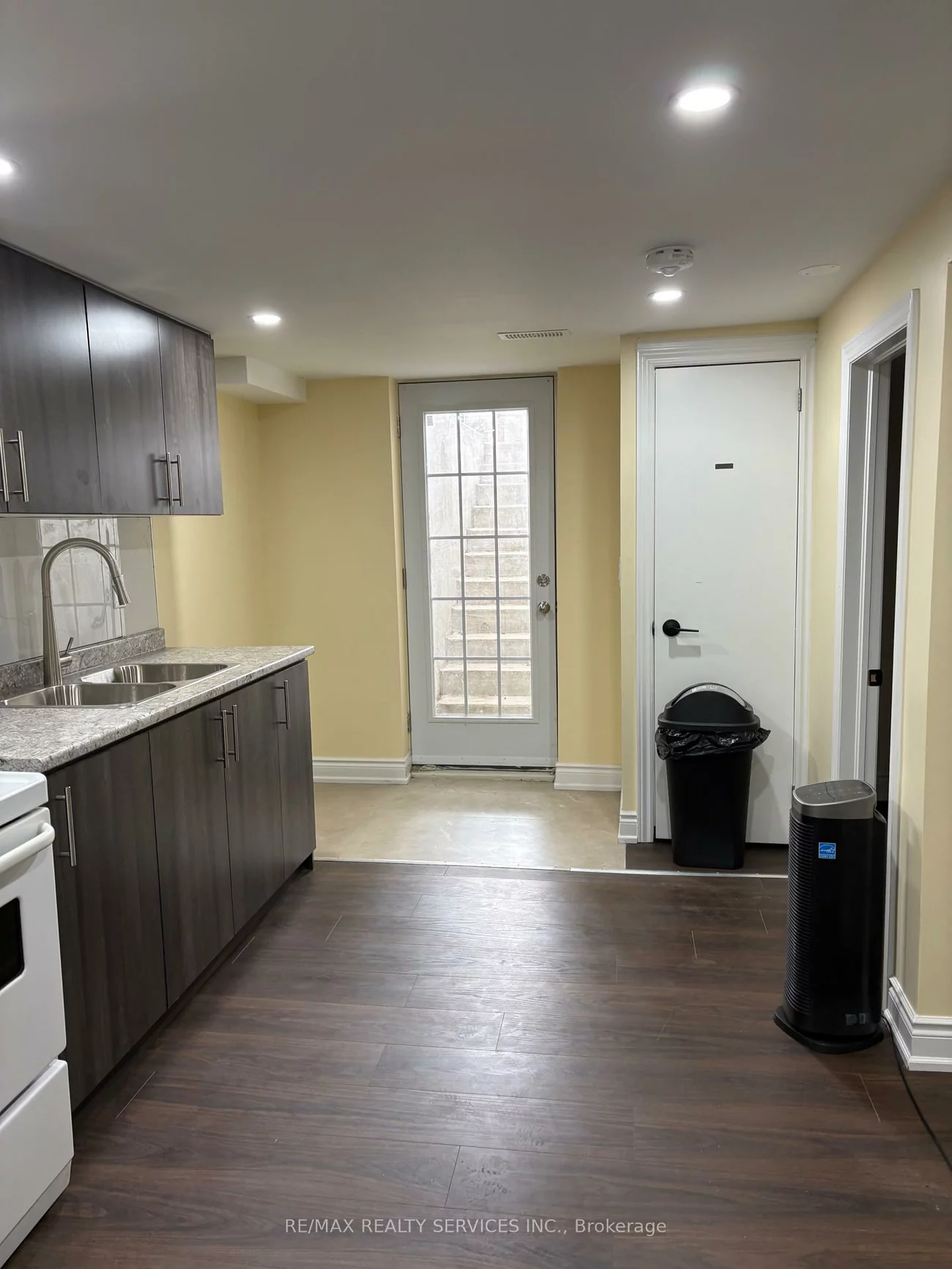 60, Newbridge, Westgate, Brampton