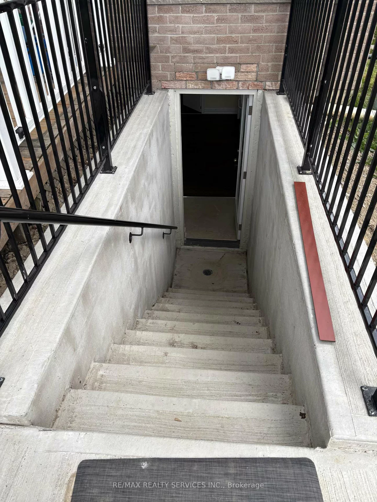 60, Newbridge, Westgate, Brampton