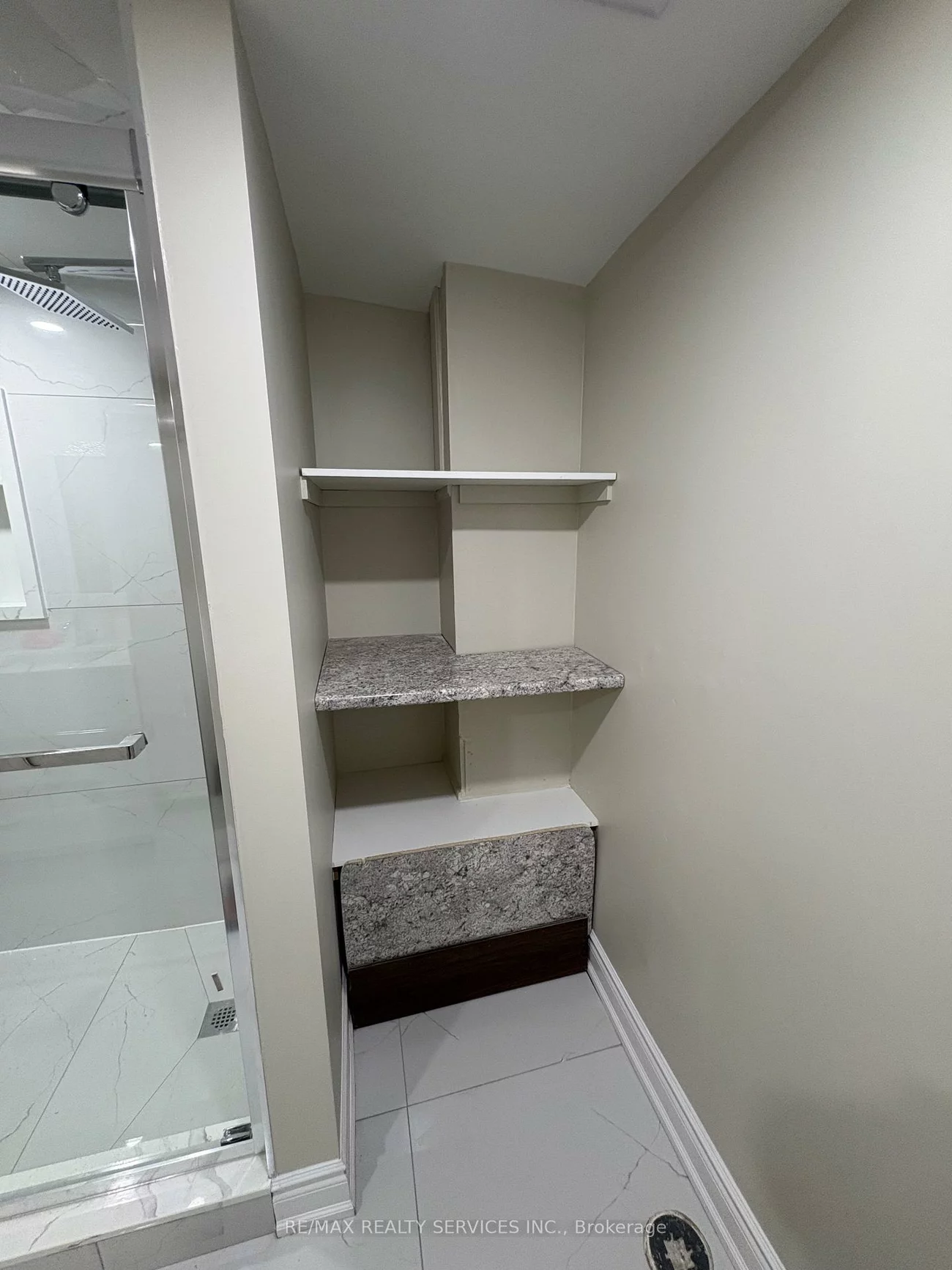 60, Newbridge, Westgate, Brampton