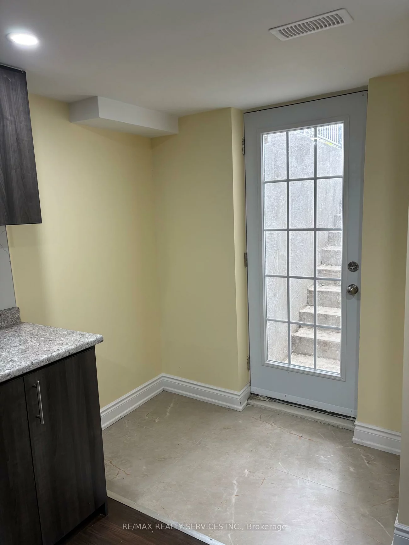 60, Newbridge, Westgate, Brampton