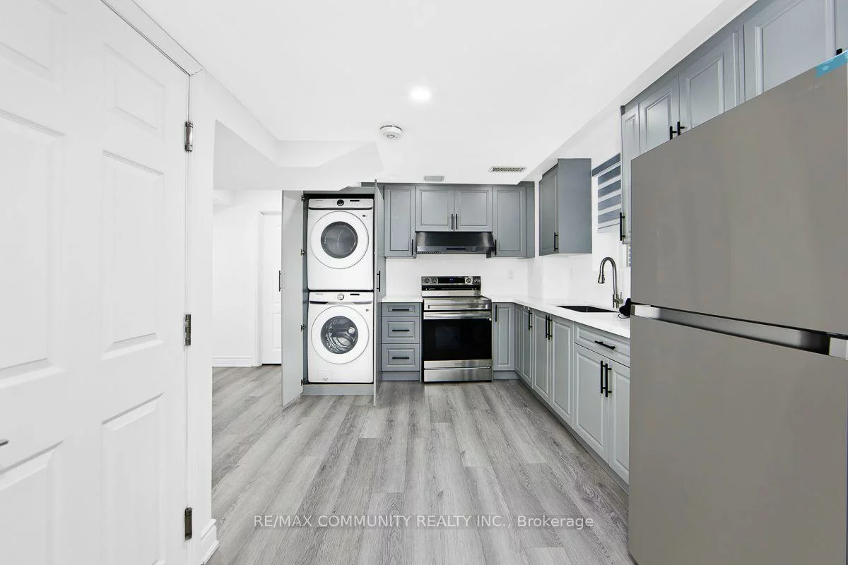 64, Fallstar, Fletcher's Meadow, Brampton