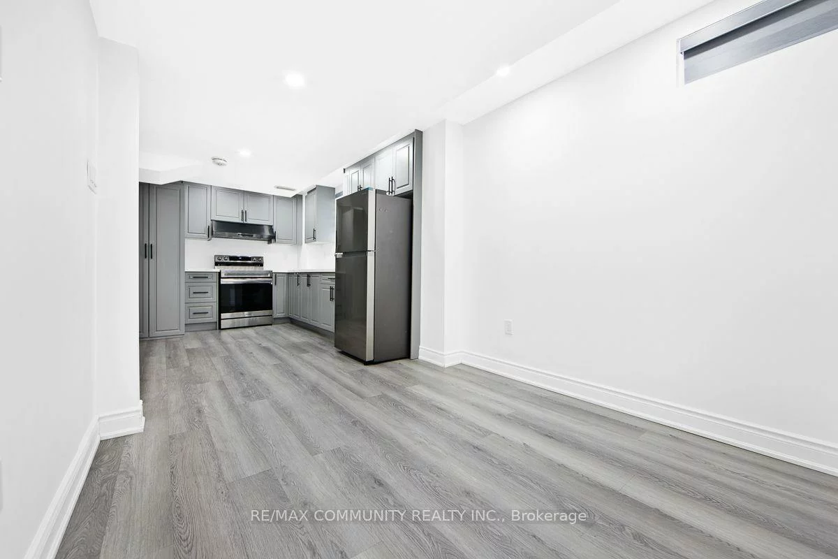64, Fallstar, Fletcher's Meadow, Brampton