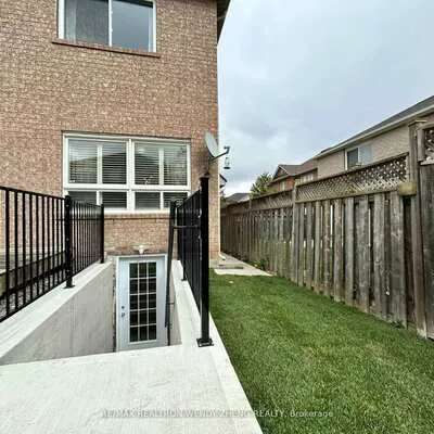 3, Applegrove, Sandringham-Wellington, Brampton