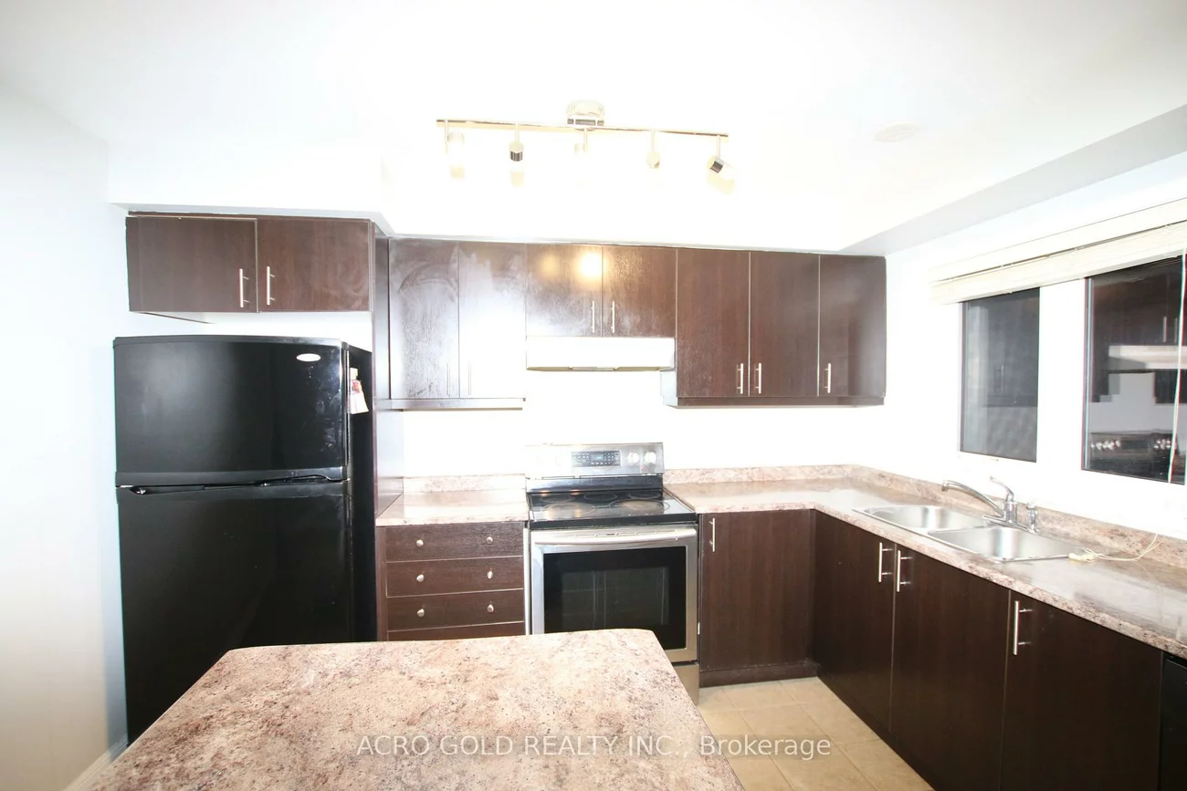 32, Mercedes, Northwest Brampton, Brampton