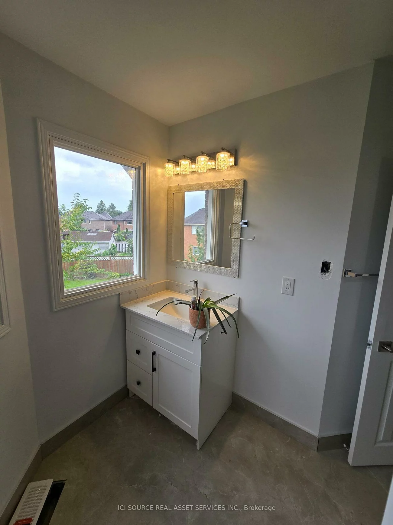 16, Brownridge, Fletcher's Creek South, Brampton