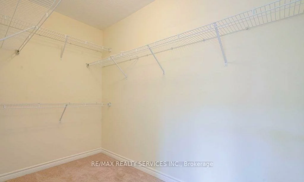 4, Divers, Northwest Brampton, Brampton