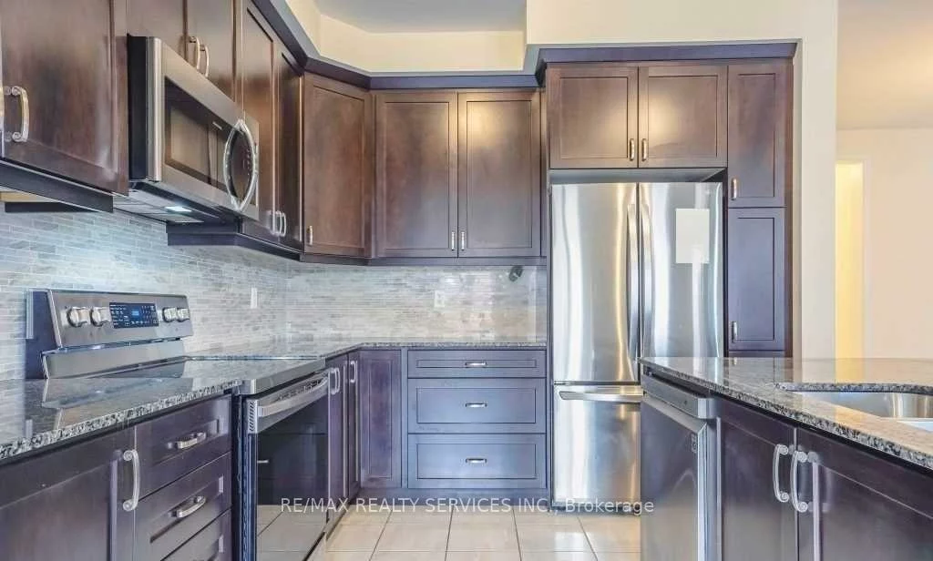 4, Divers, Northwest Brampton, Brampton