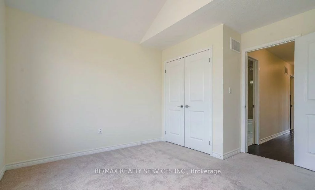 4, Divers, Northwest Brampton, Brampton