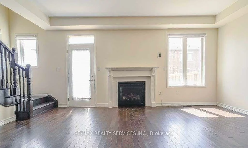 4, Divers, Northwest Brampton, Brampton