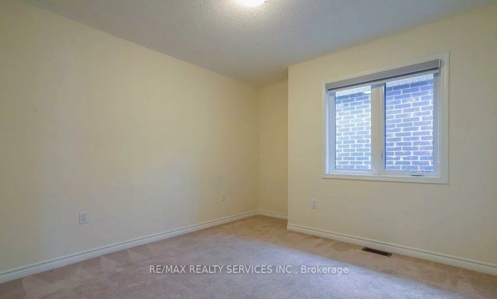4, Divers, Northwest Brampton, Brampton