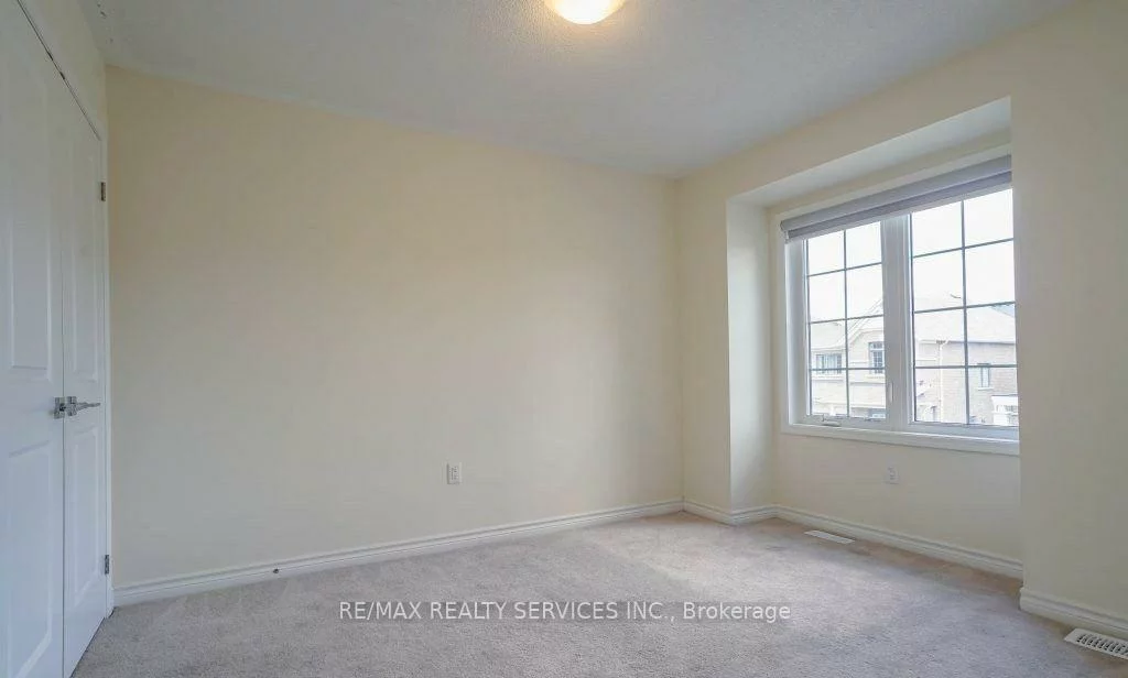 4, Divers, Northwest Brampton, Brampton