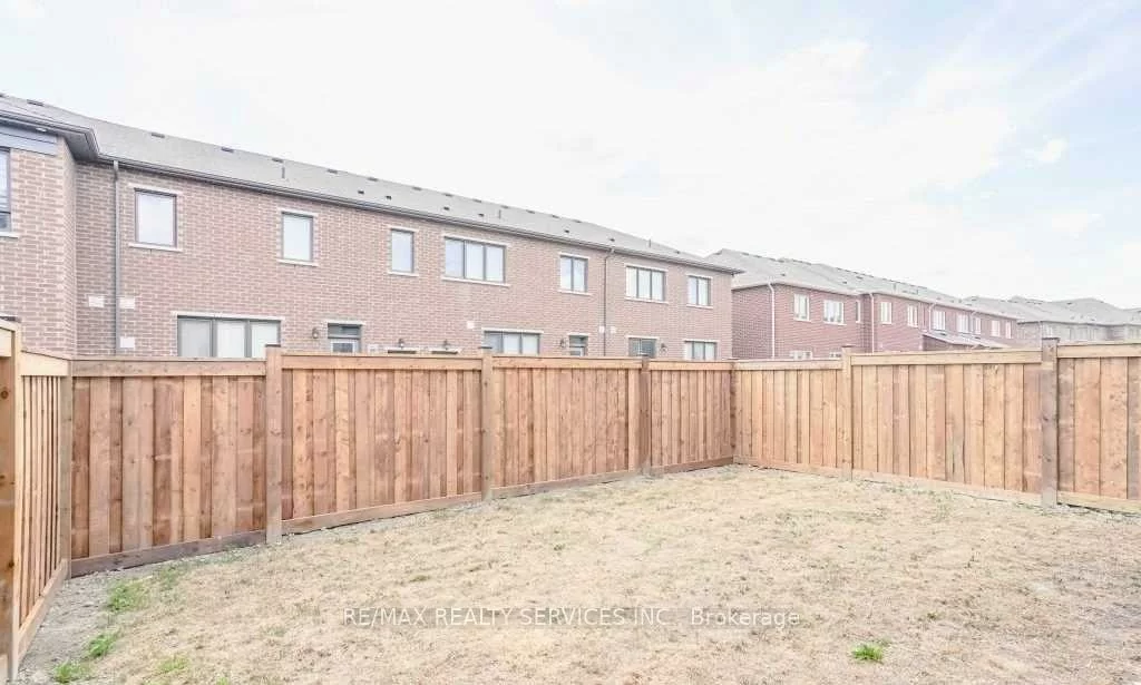 4, Divers, Northwest Brampton, Brampton