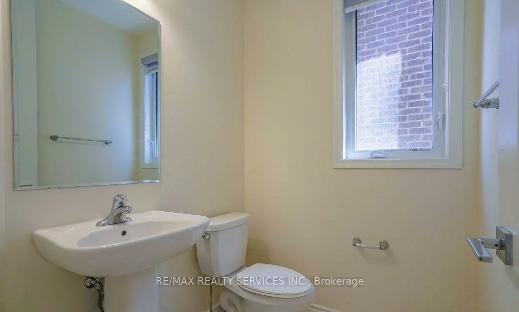 4, Divers, Northwest Brampton, Brampton