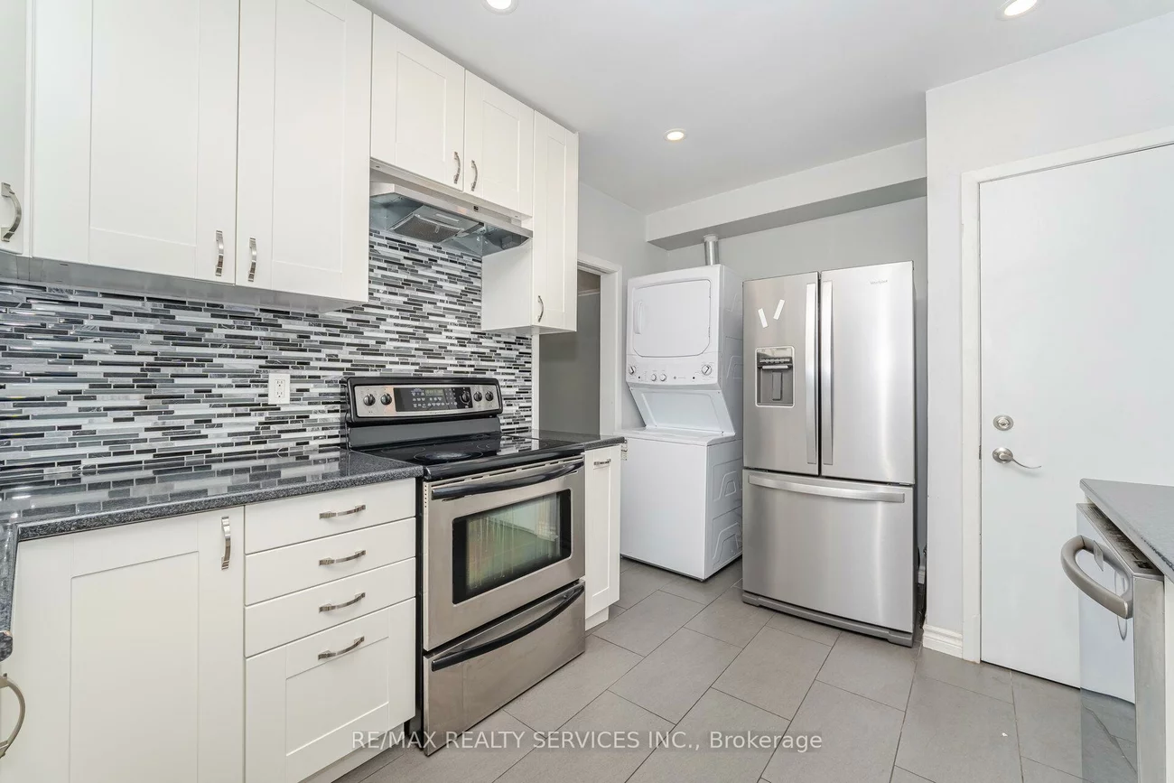 61, Avondale, Avondale, Brampton