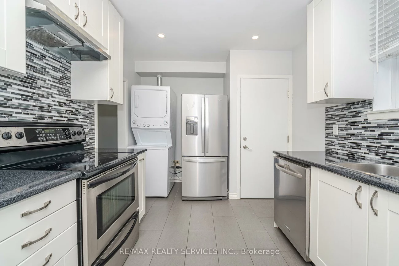 61, Avondale, Avondale, Brampton