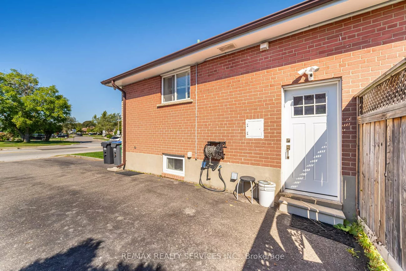 61, Avondale, Avondale, Brampton