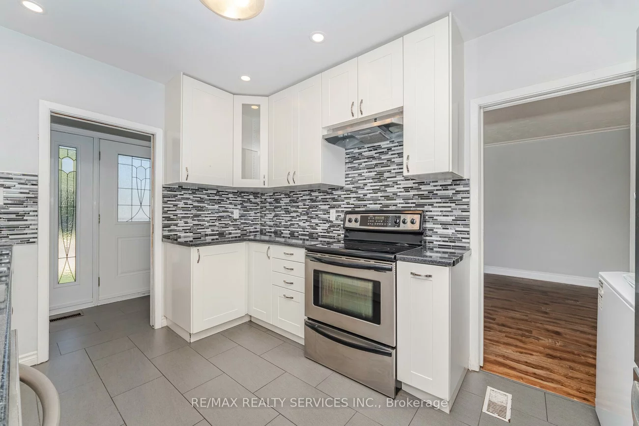 61, Avondale, Avondale, Brampton