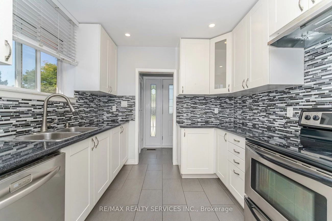 61, Avondale, Avondale, Brampton