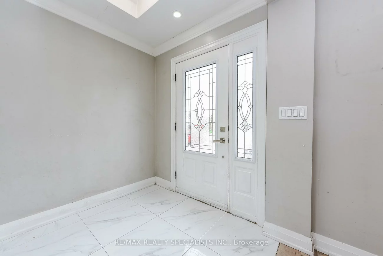 137, Avondale, Avondale, Brampton