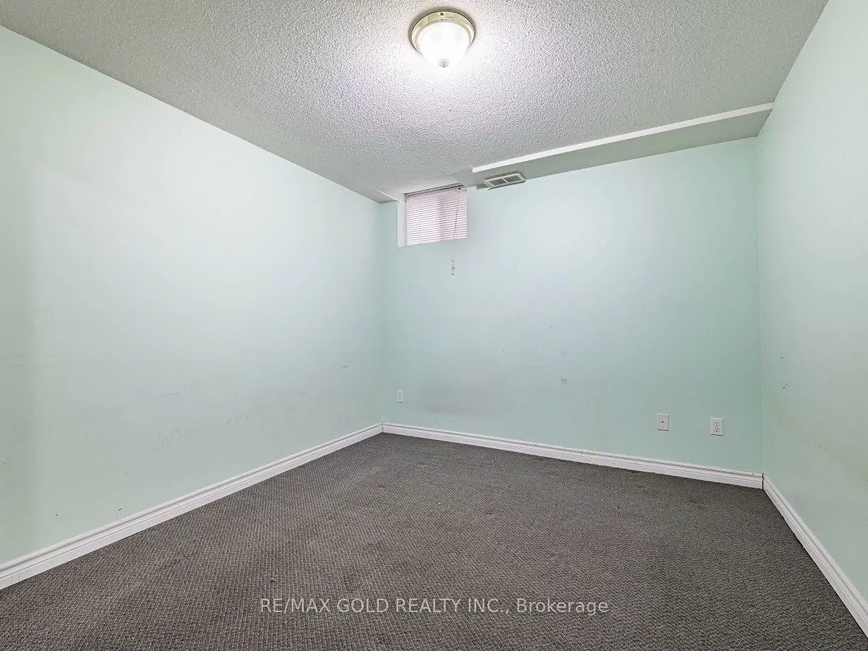42, Zimmer, Gore Industrial North, Brampton