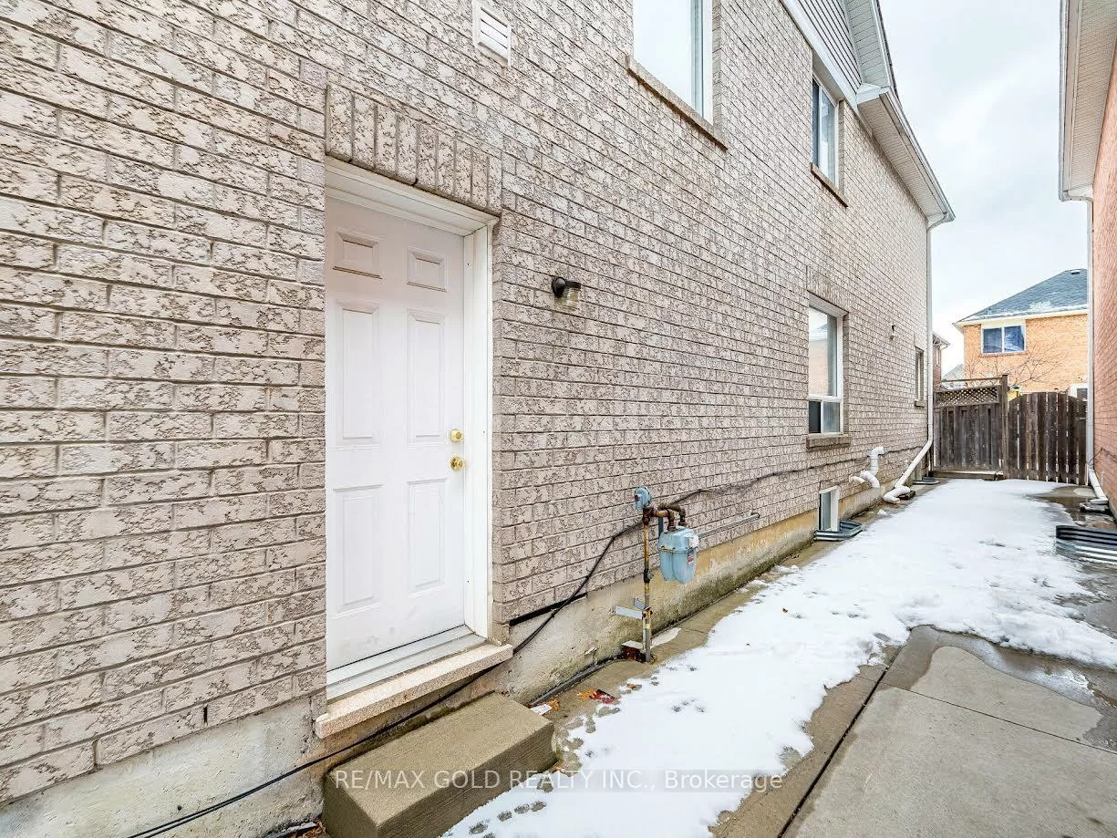 42, Zimmer, Gore Industrial North, Brampton