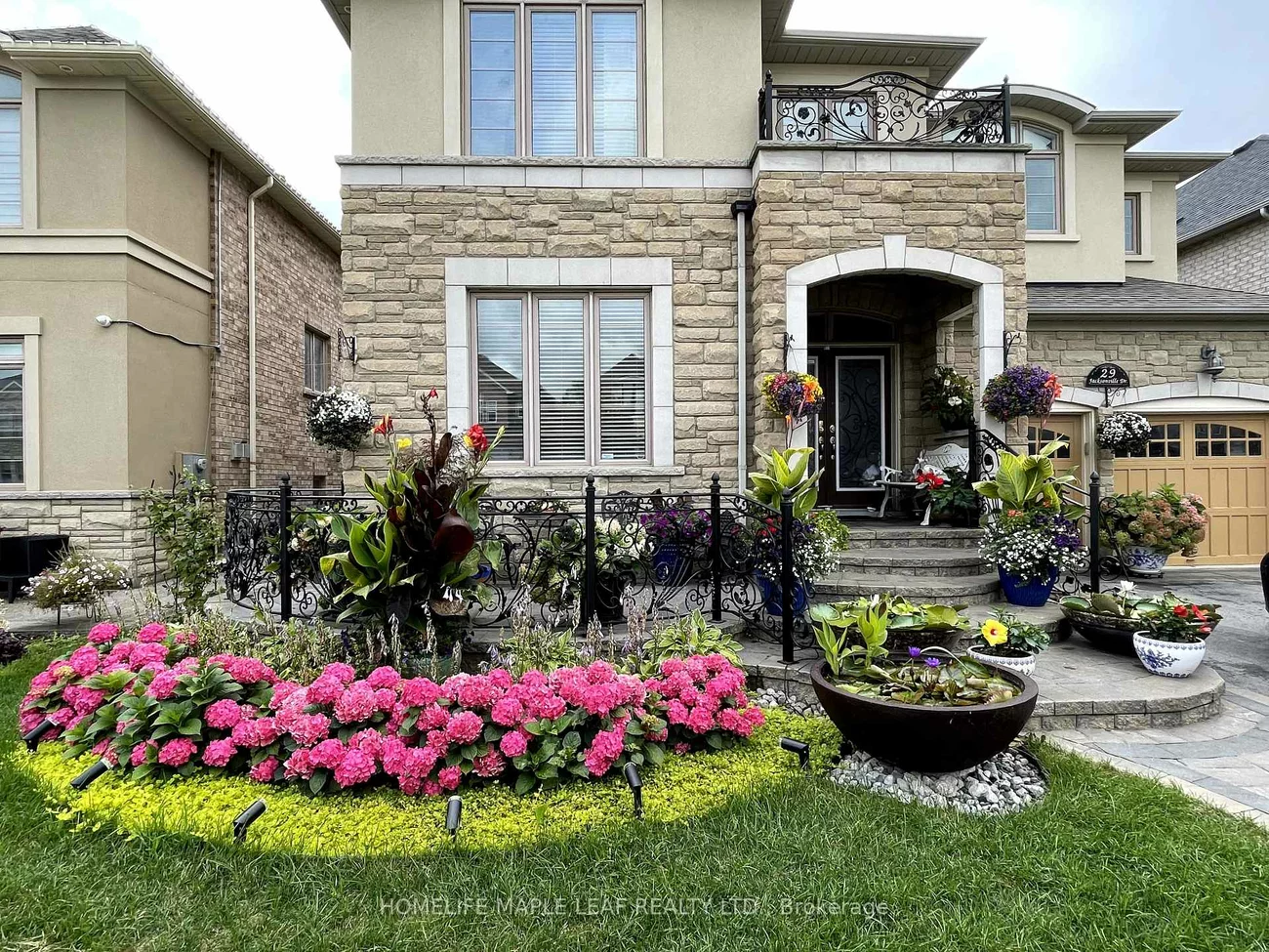 29, Jacksonville, Vales of Castlemore, Brampton