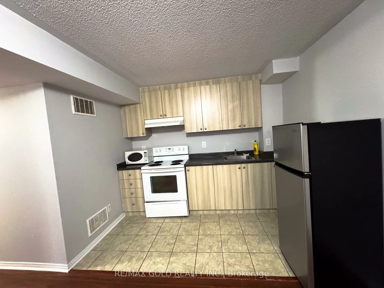 12, Lillian, Sandringham-Wellington, Brampton