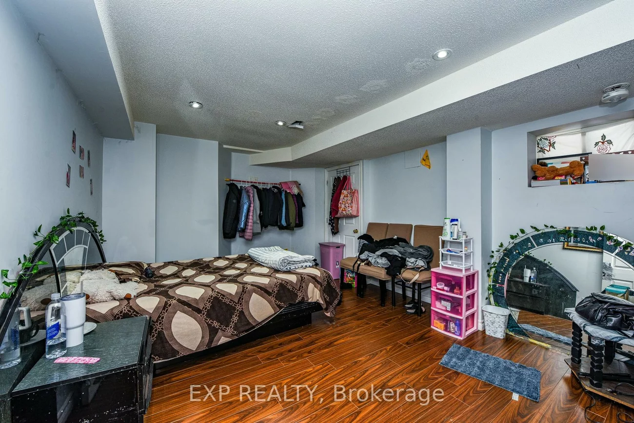 50, Northface, Sandringham-Wellington, Brampton